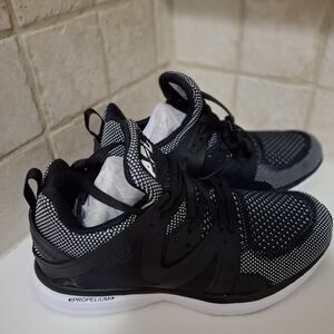 APL Ascend Black/White Running Shoes Size 7